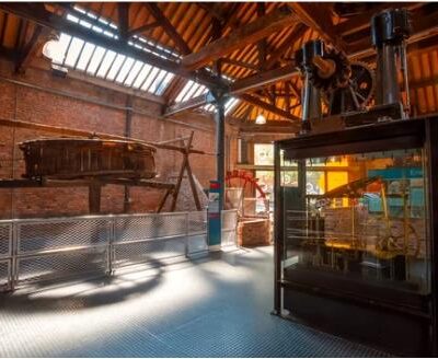 문화적 배경으로 맨체스터에서 태어난 과학