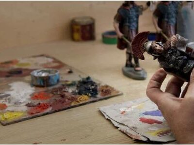 피규어 먼지 – 일본 피규어 회사의 먼지 제거